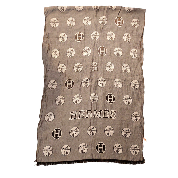 HERMÈS Iconic Brown & Beige  Reversible H Horse & Carriage Print Scarf Pre-owned - Picture 9 of 16